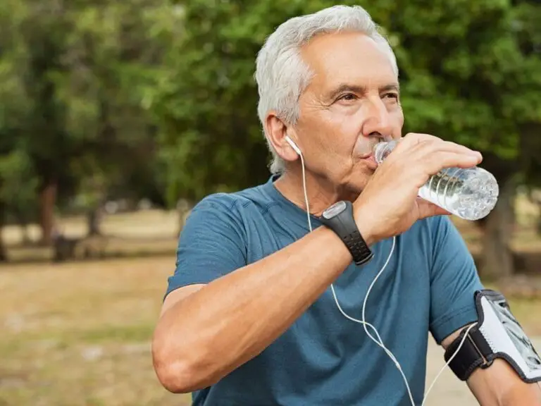 How Much Water Should an Elderly Person Drink a Day?